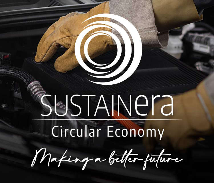 Майстер працює під капотом